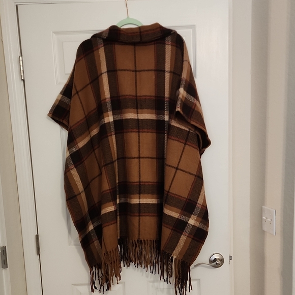 Elegant Brown Plaid Poncho with Fringe - Picture 3 of 5